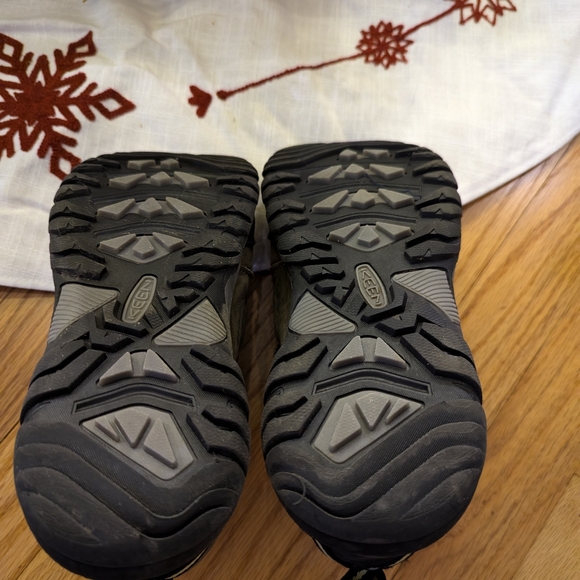 🥾 Lightly-used Keens 🥾 - Picture 5 of 8
